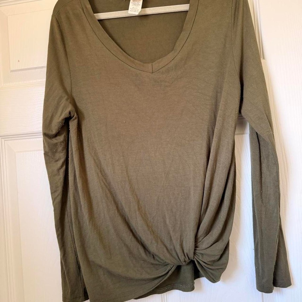 7th Ray Olive Green V-Neck Long Sleeve Front Twist Knot Top Medium T-3962